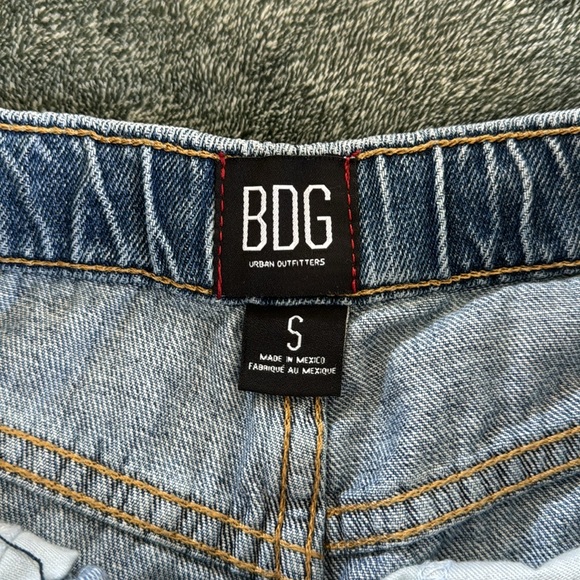 Urban outfitters jean shorts size small - Picture 3 of 3